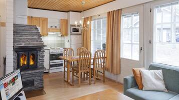 公寓, 三溫暖, 樓中樓 (30 m2) | 起居區 | 平面電視、壁爐、 DVD 播放機