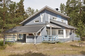 Apartment, 1 Bedroom, Sauna, Mezzanine (47 m2) | Bed sheets - Holiday Club Kalajoki Cottages (Kalajoki)