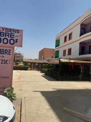 Exterior - Les Salysiens (Mbour)