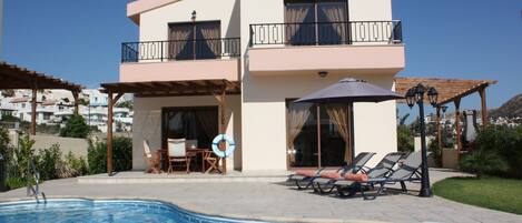 حمّام سباحة خارجي