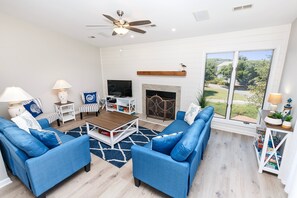 TV, fireplace, DVD player, books