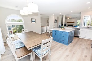 Dining - Oceanside, Close to Beach and shopping, Community Amenities, 602, Beach Bellini (Corolla)