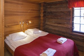 Cabin, 4 Bedrooms, Sauna (101 m2) | Desk, free WiFi, bed sheets
