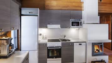 Cabin, 4 Bedrooms, Sauna (101 m2) | Private kitchen | Fridge, microwave, oven, stovetop