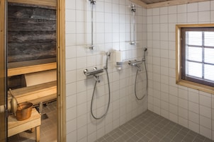 Shower, bidet, towels