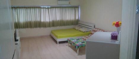 1 chambre, fer et planche à repasser, accès Internet