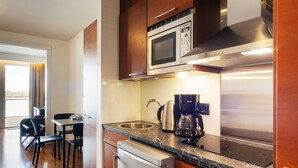 A compact kitchen with a microwave, coffee maker, and refrigerator. - Holiday Club Naantali Apartments (Naantali)