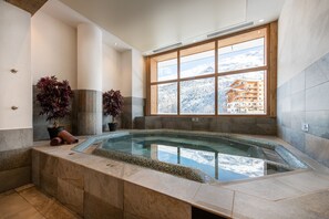 Indoor spa tub - CGH Résidence boutique le Lodge des Neiges (Tignes)