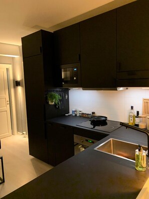 Apartment | Private kitchen | Fridge, microwave, oven, stovetop - StayPlus Apt Bohemian District Balcony (Oslo)