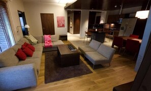 Apartment, 2 Bedrooms, Sauna (92 m2) | Living room