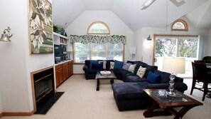 Télévision, lecteur de DVD, chaîne hi-fi