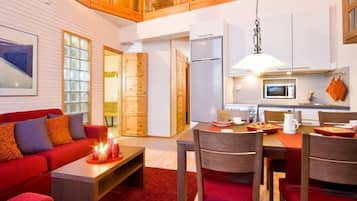 Apartment, 3 Bedrooms, Sauna (83 m2) | In-room dining