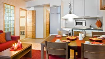 Apartment, 3 Bedrooms, Sauna (83 m2) | Private kitchen | Fridge, microwave, oven, stovetop
