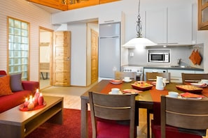 Apartment, 3 Bedrooms, Sauna (83 m2) | Dapur peribadi | Peti sejuk, ketuhar gelombang mikro, ketuhar, dapur 
