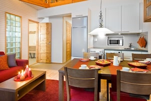 Apartamento, 3 habitaciones, sauna (83 m2) | Cocina privada | Frigorífico, microondas, horno y placa de cocina