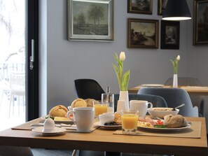 Free daily buffet breakfast - Winterfeld Guest House Bodenmais (Bodenmais)