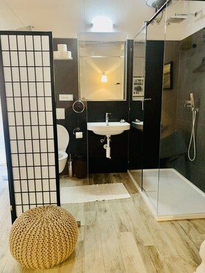 Shower, hair dryer, towels, soap - Piccolo Appartemento Capoliveri (Capoliveri Isola'd Elba)