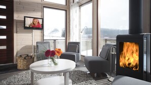 Leilighet, badstue, mellometasje (55.5 m2) | Oppholdsrom | Flatskjerm-TV, peis og DVD-spiller
