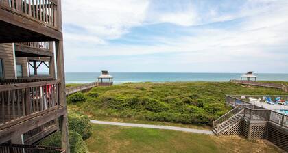 OCEANFRONT, 1 BR, Ocean Views, Community Pool and Beach Accesses, C204A, Surfside Paradise