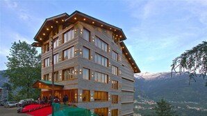 Front of property - The Holiday Villa Resorts & Spa (Manali)