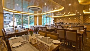 Restaurant - The Holiday Villa Resorts & Spa (Manali)