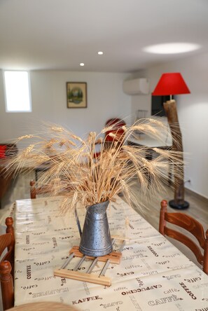 Dining - Cottage "Les FARIGOULES" (Villeneuve)