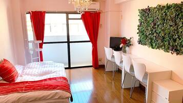 Room A | Desk, iron/ironing board, free WiFi