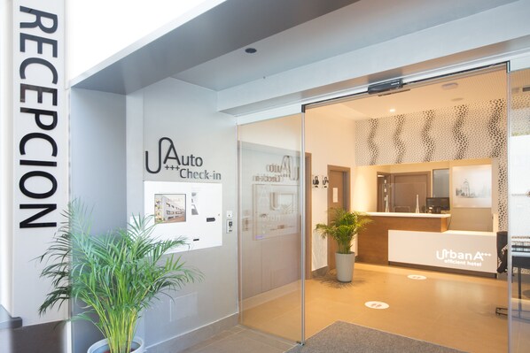 Reception - UrbanA +++ Tres Cantos (Tres Cantos)