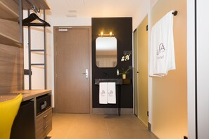 Superior Double Room | Minibar, in-room safe, blackout drapes, soundproofing - UrbanA +++ Tres Cantos (Tres Cantos)