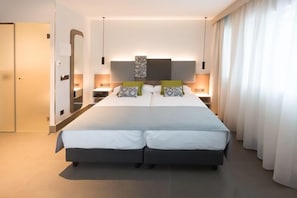 Minibar, in-room safe, blackout drapes, soundproofing - UrbanA +++ Tres Cantos (Tres Cantos)