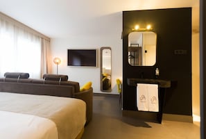 Superior Double Room | Minibar, in-room safe, blackout curtains, soundproofing - UrbanA +++ Tres Cantos (Tres Cantos)