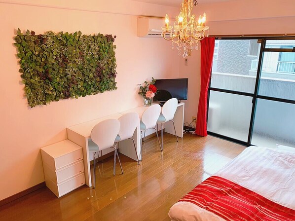 Room B | Living area | Flat-screen TV - Glory One Kotobuki B (Fukuoka)