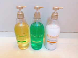 Separate bathtub and shower, deep-soaking bathtub, free toiletries - Glory One Kotobuki B (Fukuoka)