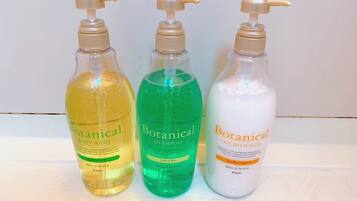 Room C | Bathroom amenities | Separate bathtub and shower, deep-soaking bathtub, free toiletries