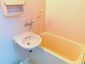 Room C | Bathroom | Separate bathtub and shower, deep-soaking bathtub, free toiletries - Glory One Kotobuki C (Fukuoka)