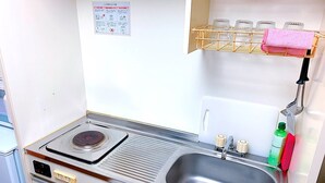 Room C | Private kitchenette - Glory One Kotobuki C (Fukuoka)
