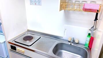 Room C | Private kitchenette | Fridge, microwave, stovetop, electric kettle
