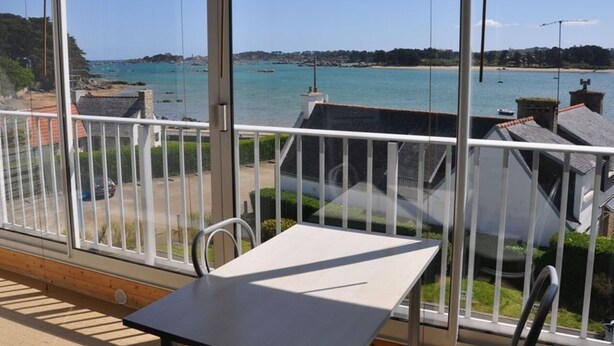Outdoor dining - Studio sea view in Trégastel with private parking (Trégastel)