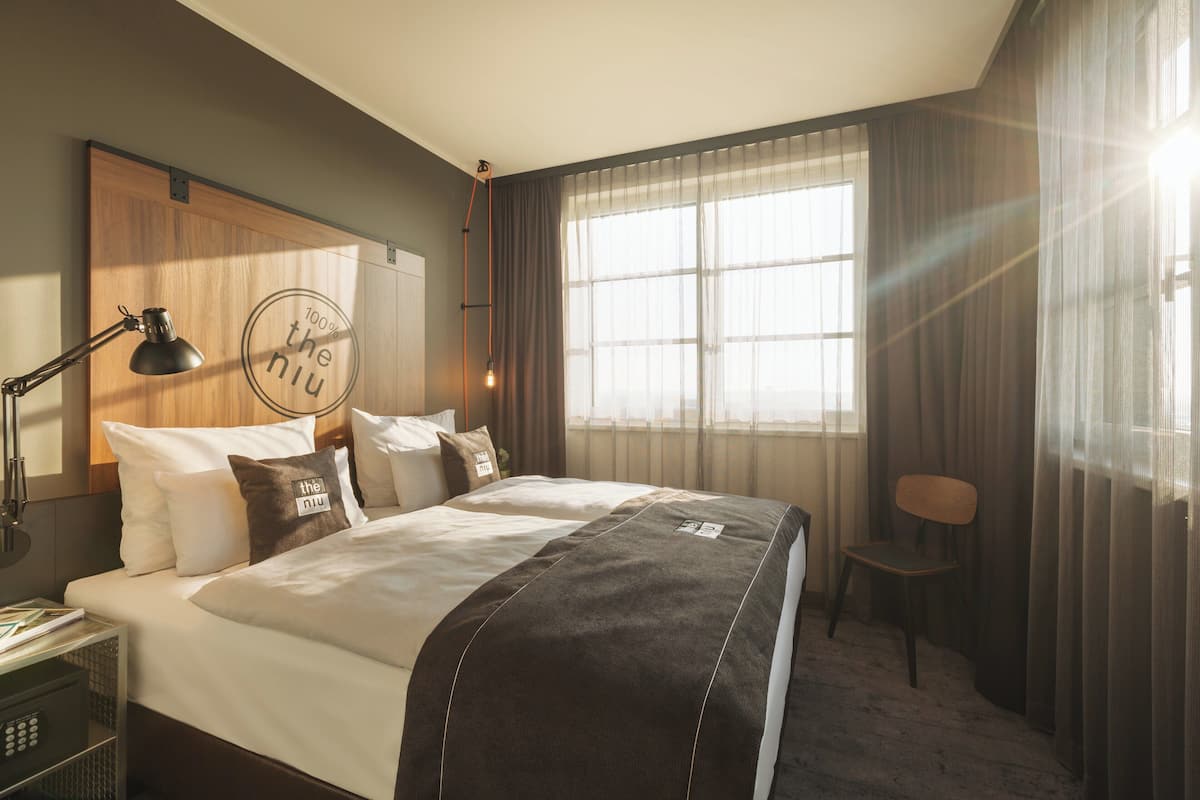 in-room safe, soundproofing, free wifi, bed sheets