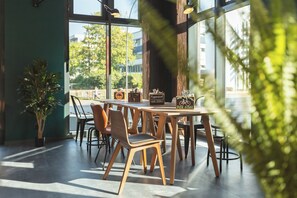 Petit déjeuner buffet servi tous les jours en supplément