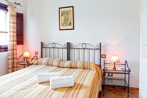 Habitación doble estándar | Caja de seguridad en la habitación, insonorización y wifi gratis 