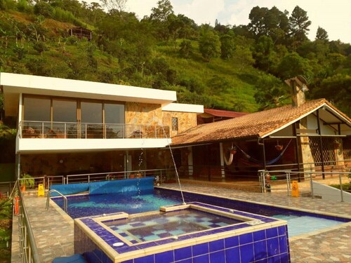 FINCA ´´COUNTRY HOUSE``. IN LA VEGA AT 45´DE BTA !!