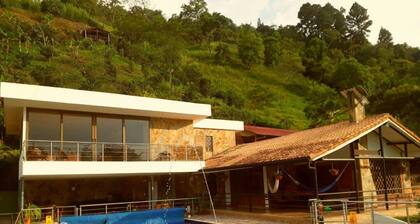 FINCA ´´COUNTRY HOUSE``. IN LA VEGA AT 45´DE BTA !!