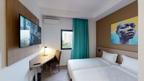 Ropa de cama de alta calidad, colchones con pillow-top y escritorio