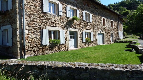 Front of property - Maison sous les étoiles (Sembadel)