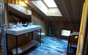 Gîte 15 people | Bathroom | Hair dryer, towels - Maison sous les étoiles (Sembadel)