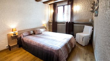 1 Schlafzimmer, BĂŒgeleisen/BĂŒgelbrett, WLAN, BettwĂ€sche