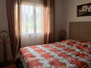 3 Schlafzimmer, Reisekinderbett, kostenloses WLAN, Bettwäsche