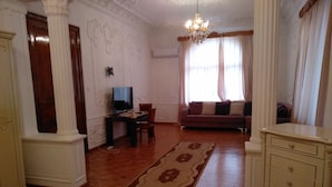 Unclassified image, 3 of 19, button - hotel Royal (Kutaisi)