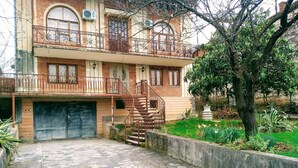 Unclassified image, 5 of 19, button - hotel Royal (Kutaisi)